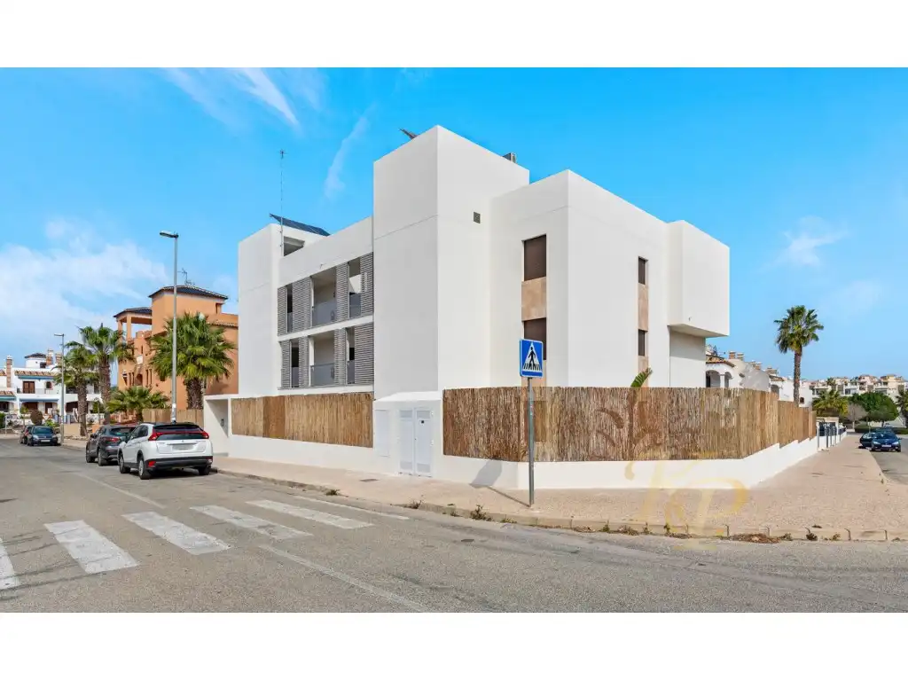 Vista exterior de Apartament en venda en Orihuela amb Aire condicionat i Jardí privat