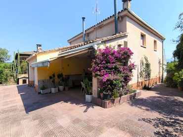 Casa amb piscina en venda a Santa Eulàlia de Ronçana