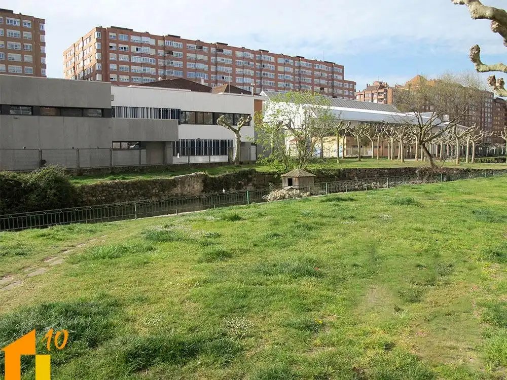 Piso en venta en Avenida DEL VENA, Reyes Católicos, Centro