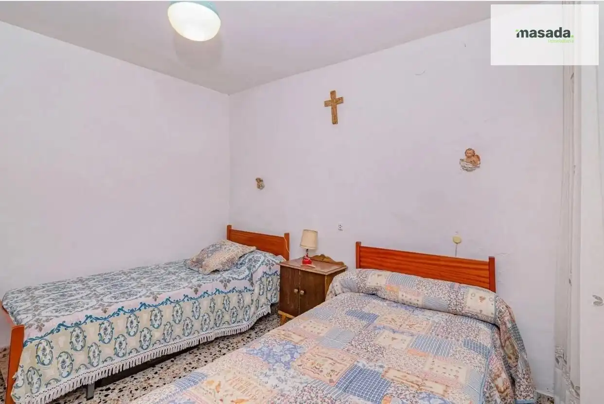 Habitación de Casa adosada en venta en Montefrío