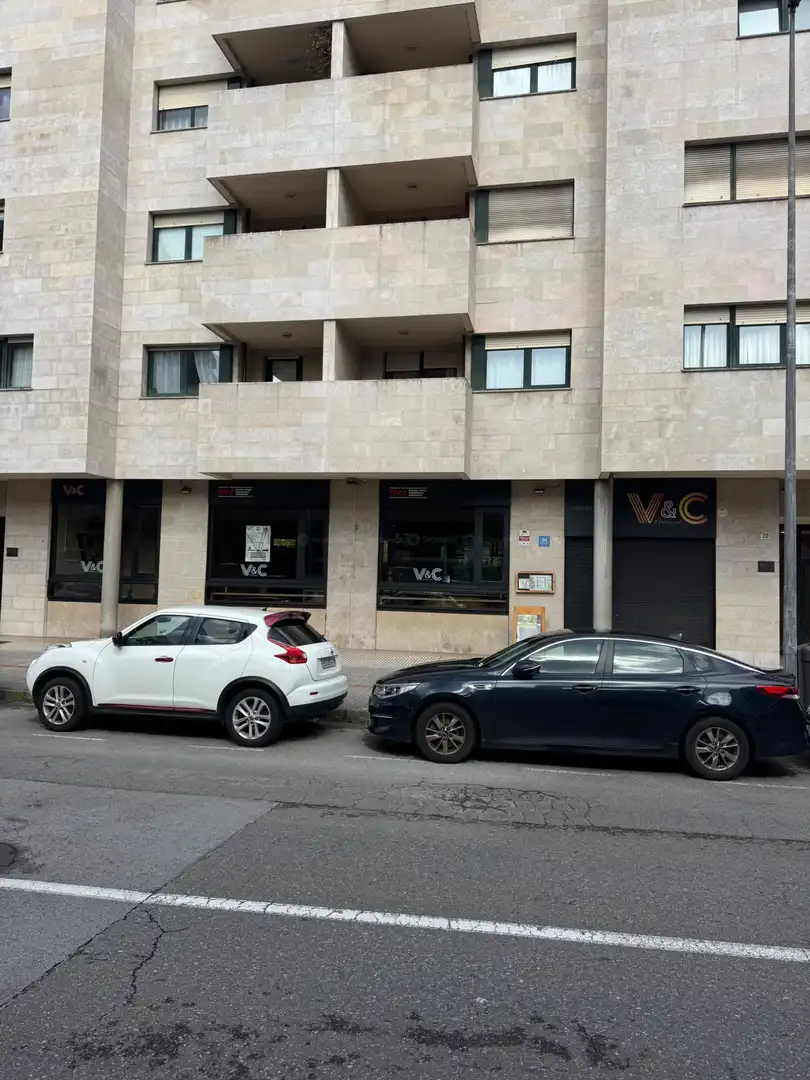 Vista exterior de Local en venta en Gijón 