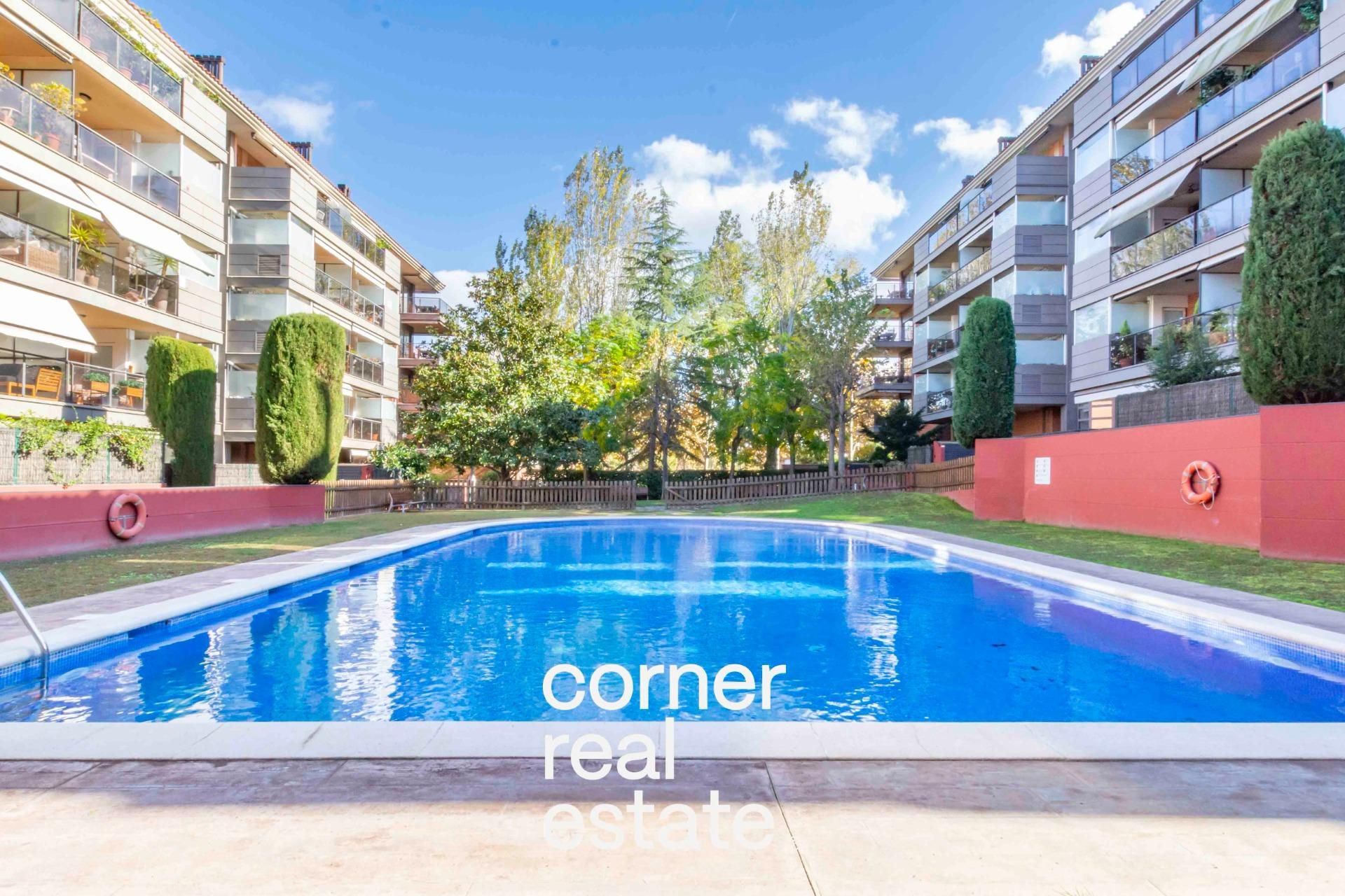 Exterior view of Planta baja for sale in Sant Cugat del Vallès  with Air Conditioner, Heating and Private garden