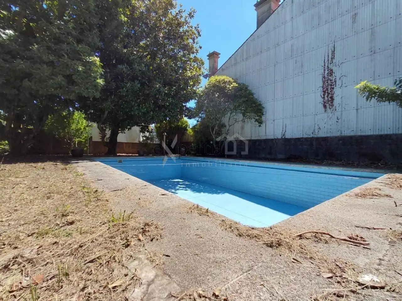 Piscina de Casa o xalet en venda en Rianxo amb Calefacció, Jardí privat i Traster