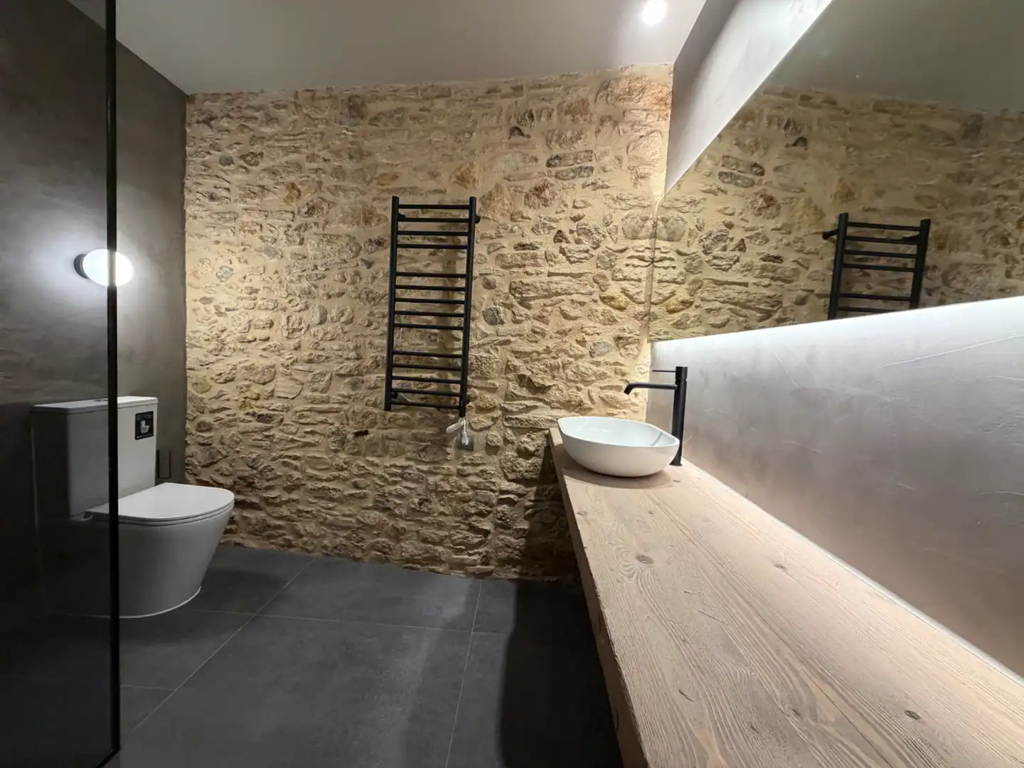 Bathroom of Flat for rent in La Bisbal d'Empordà  with Air Conditioner, Heating and Private garden