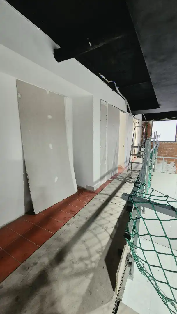 Vista exterior de Local de alquiler en Carabanchel