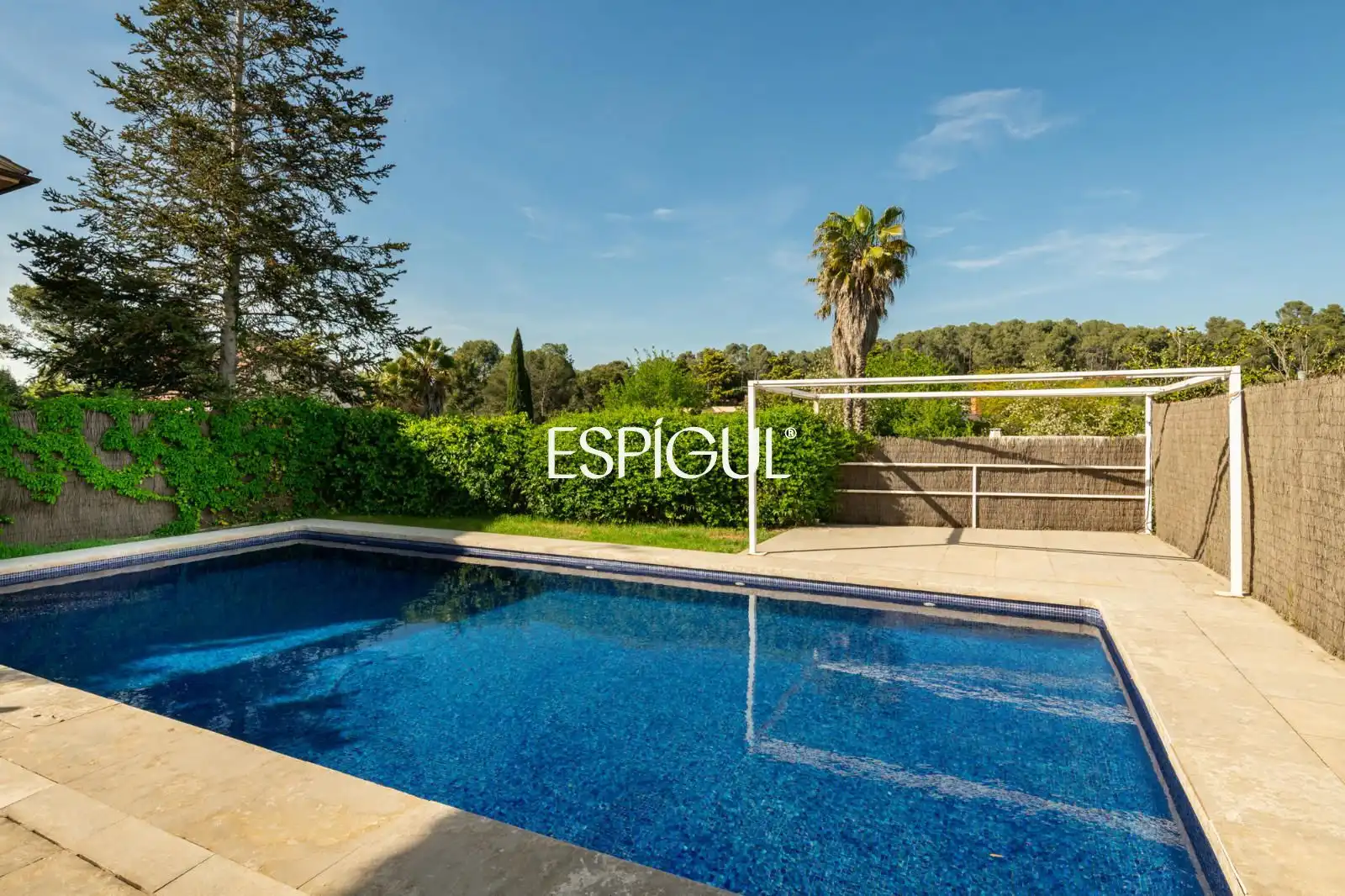 Swimming pool of Houses for sale in Sant Cugat del Vallès  with Air Conditioner, Heating and Storage room