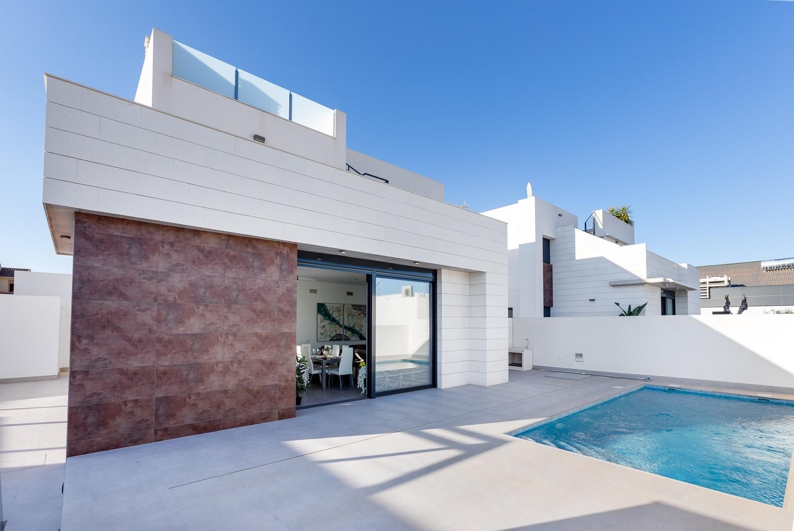 Vista exterior de Casa o xalet en venda en Pilar de la Horadada amb Jardí privat, Terrassa i Piscina