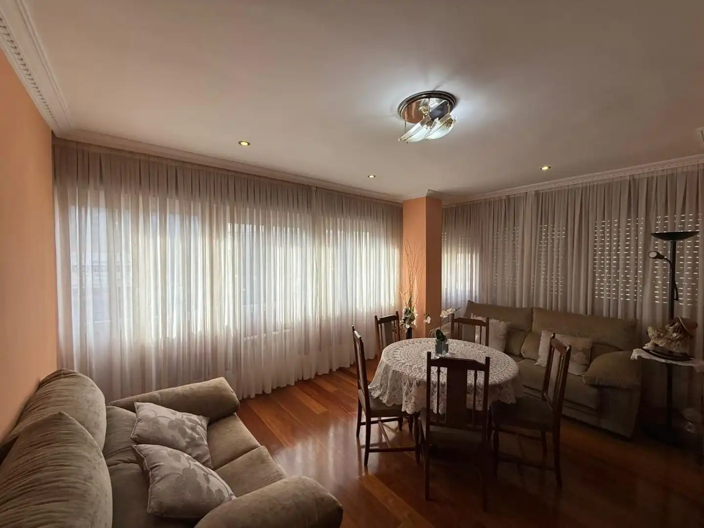 Comedor de Piso en venta en Castro-Urdiales con Calefacción