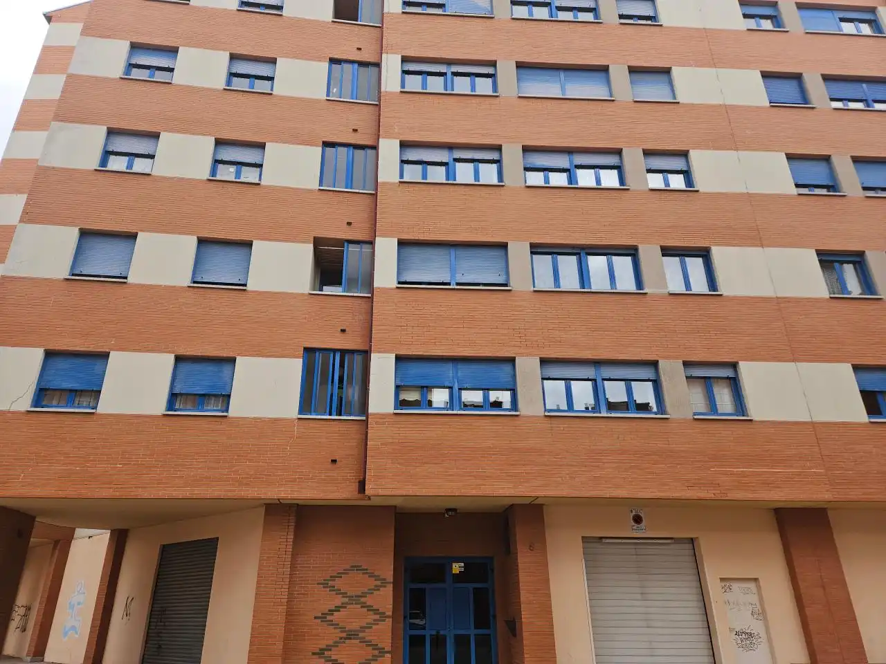 Vista exterior de Piso en venta en León Capital  con Calefacción, Trastero y Amueblado