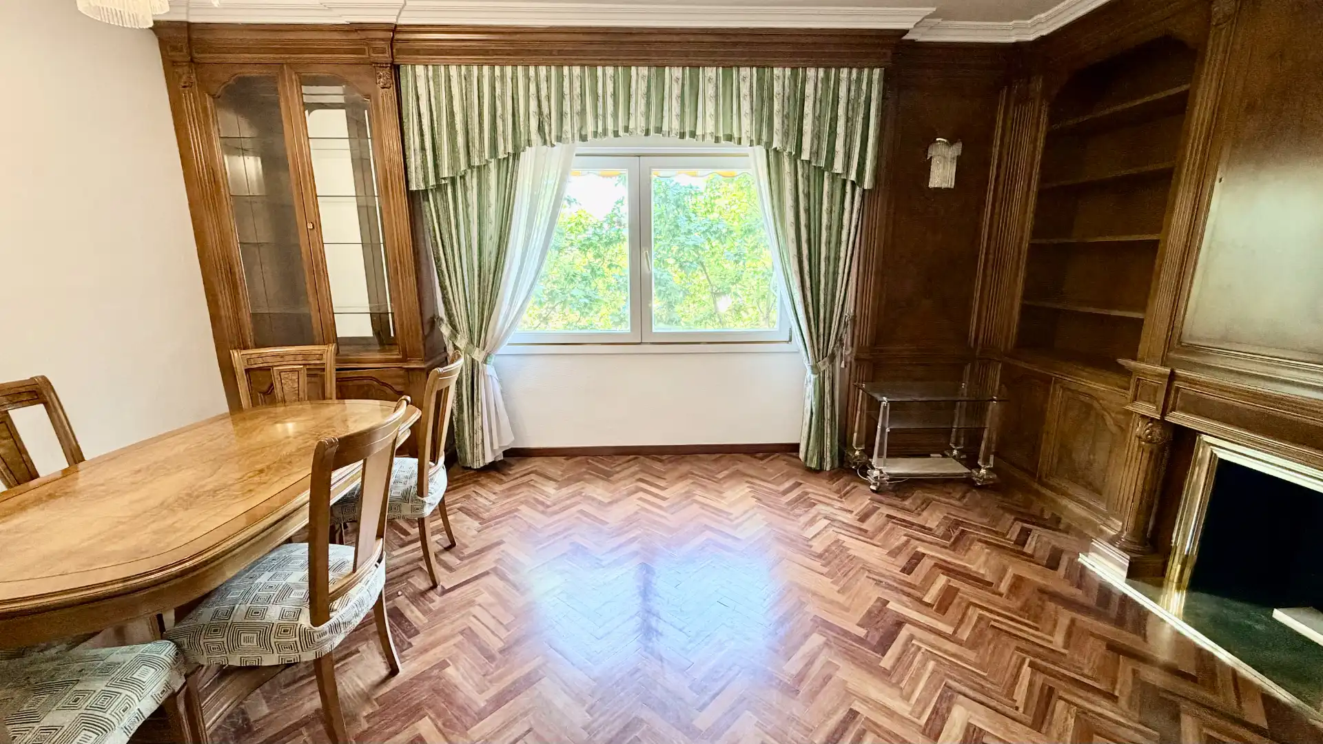 Comedor de Piso en venta en Alcorcón con Calefacción, Jardín privado y Amueblado
