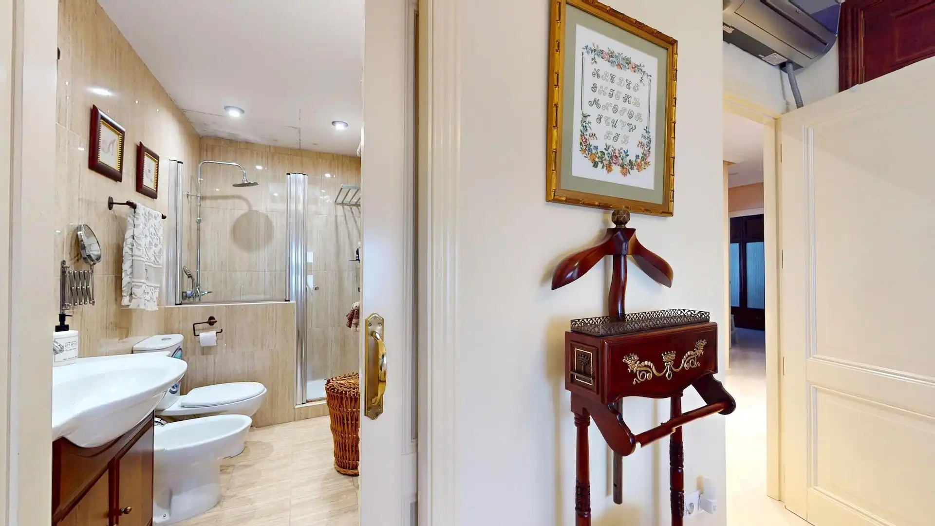 Bathroom of Houses for sale in Córdoba  with Air Conditioner, Private garden and Terrace