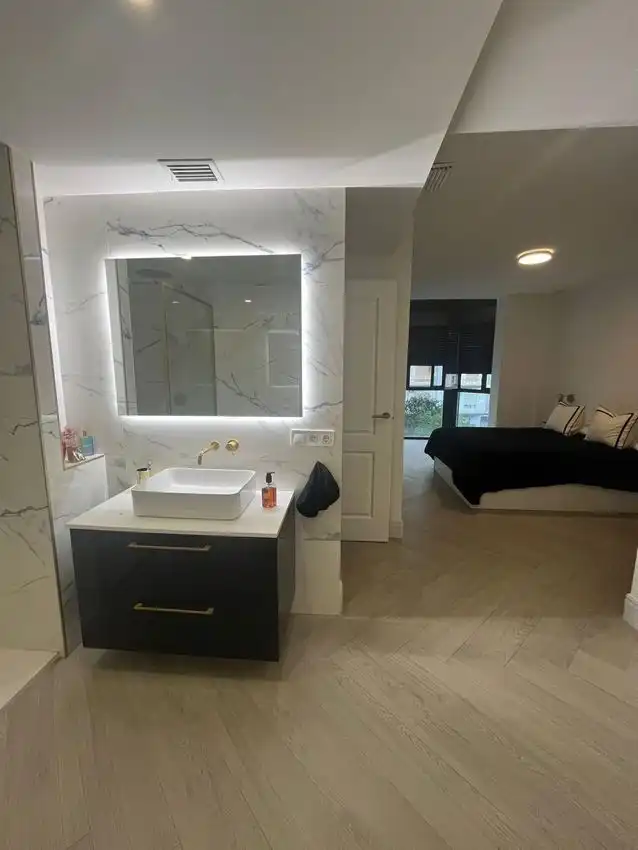 Badezimmer von Wohnung zum Verkauf in Algeciras mit Klimaanlage