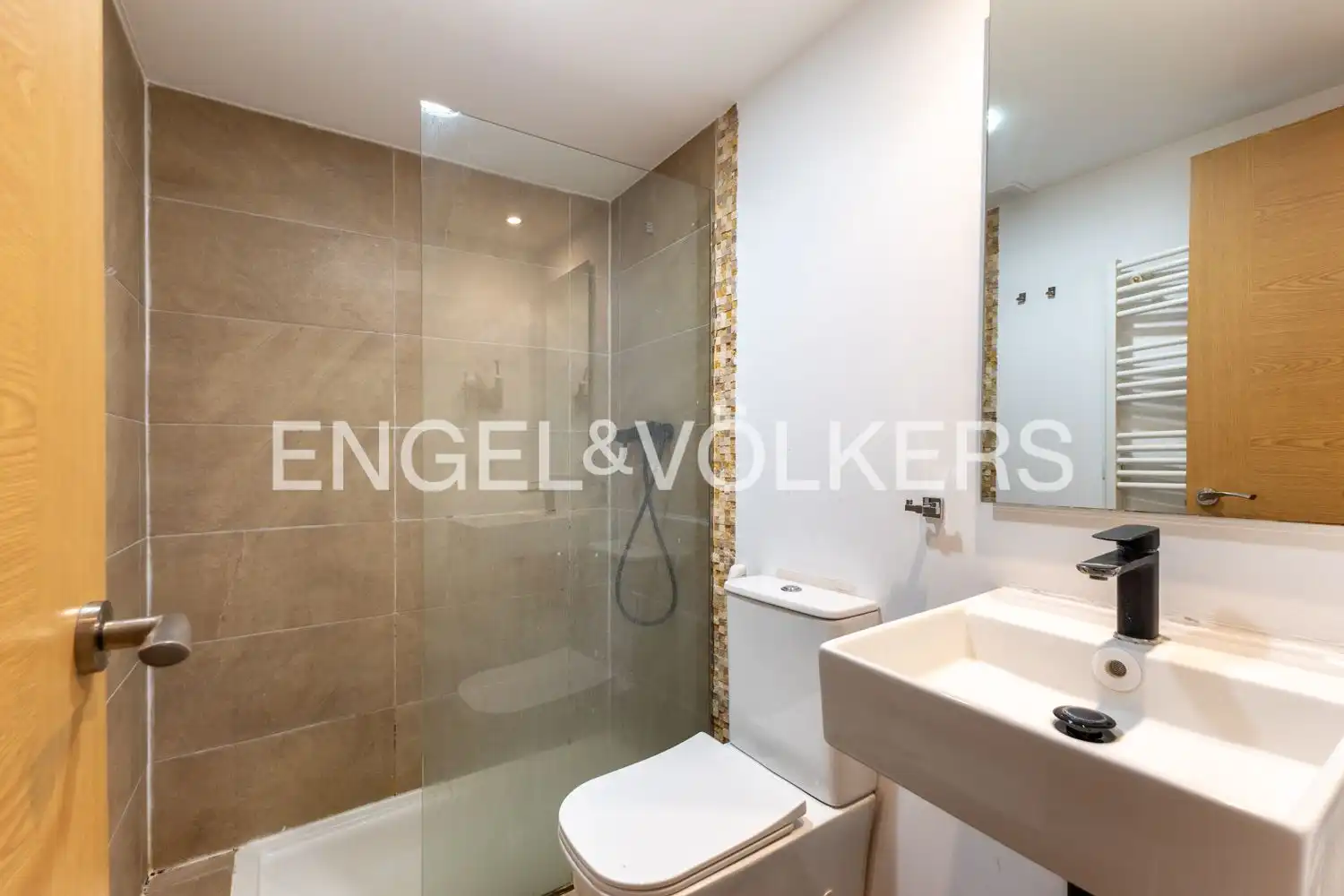 Badezimmer von Wohnung zum Verkauf in Valencia mit Klimaanlage, Heizung und Balkon