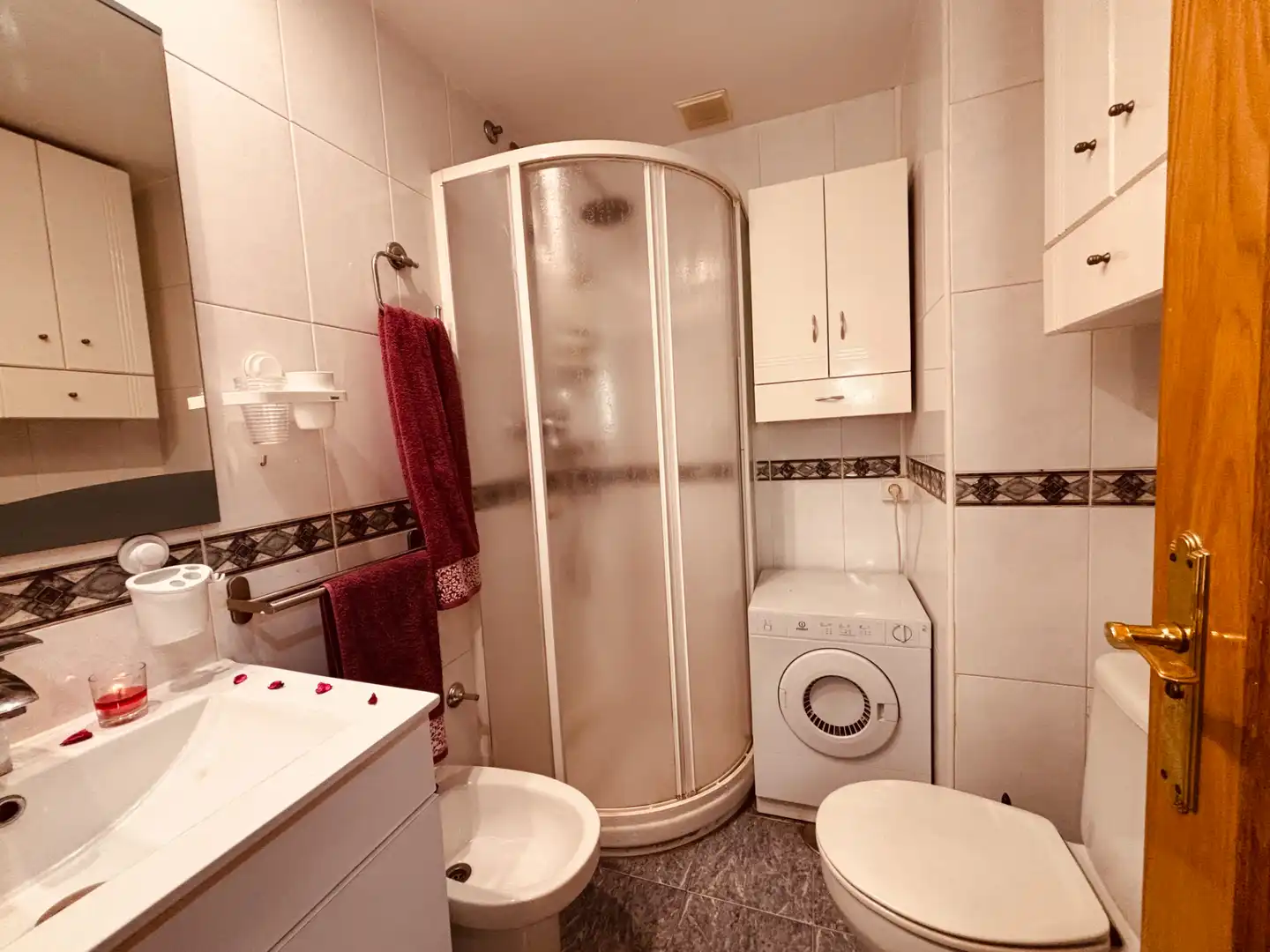 Bathroom of Flat for rent in Getafe  with Air Conditioner, Parquet flooring and Washing machine