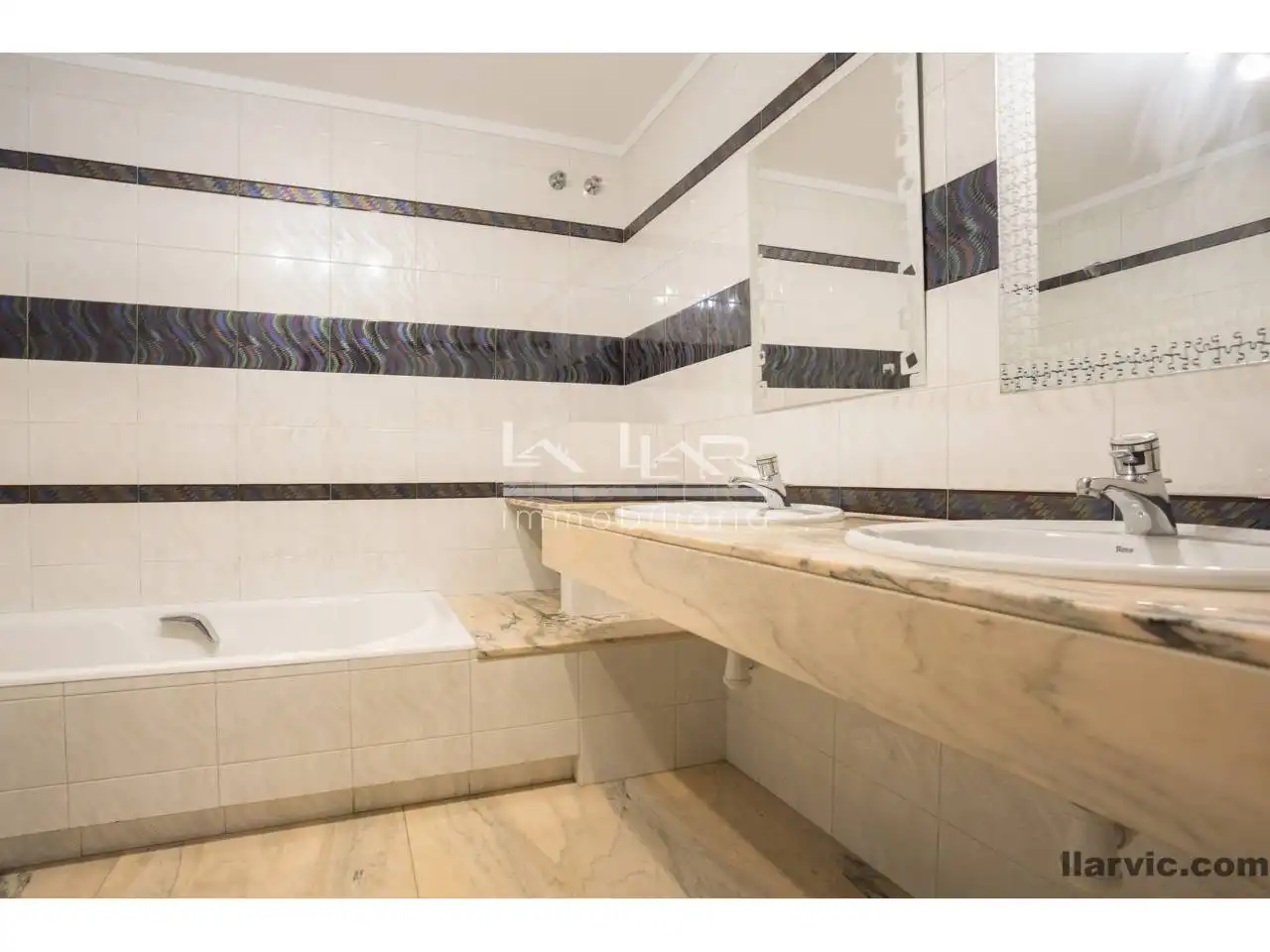 Badezimmer von Maisonette zur Miete in Vic mit Heizung, Parkett und Terrasse