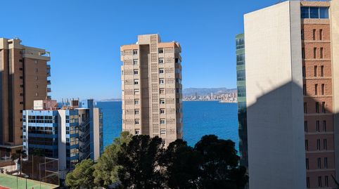 Piso de 3 habitaciones con parking y piscina a un paso de la playa de levante Benidorm! www.euroloix.com