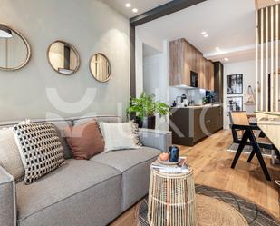 Sala d'estar de Apartament de lloguer en  Madrid Capital amb Aire condicionat, Calefacció i Parquet