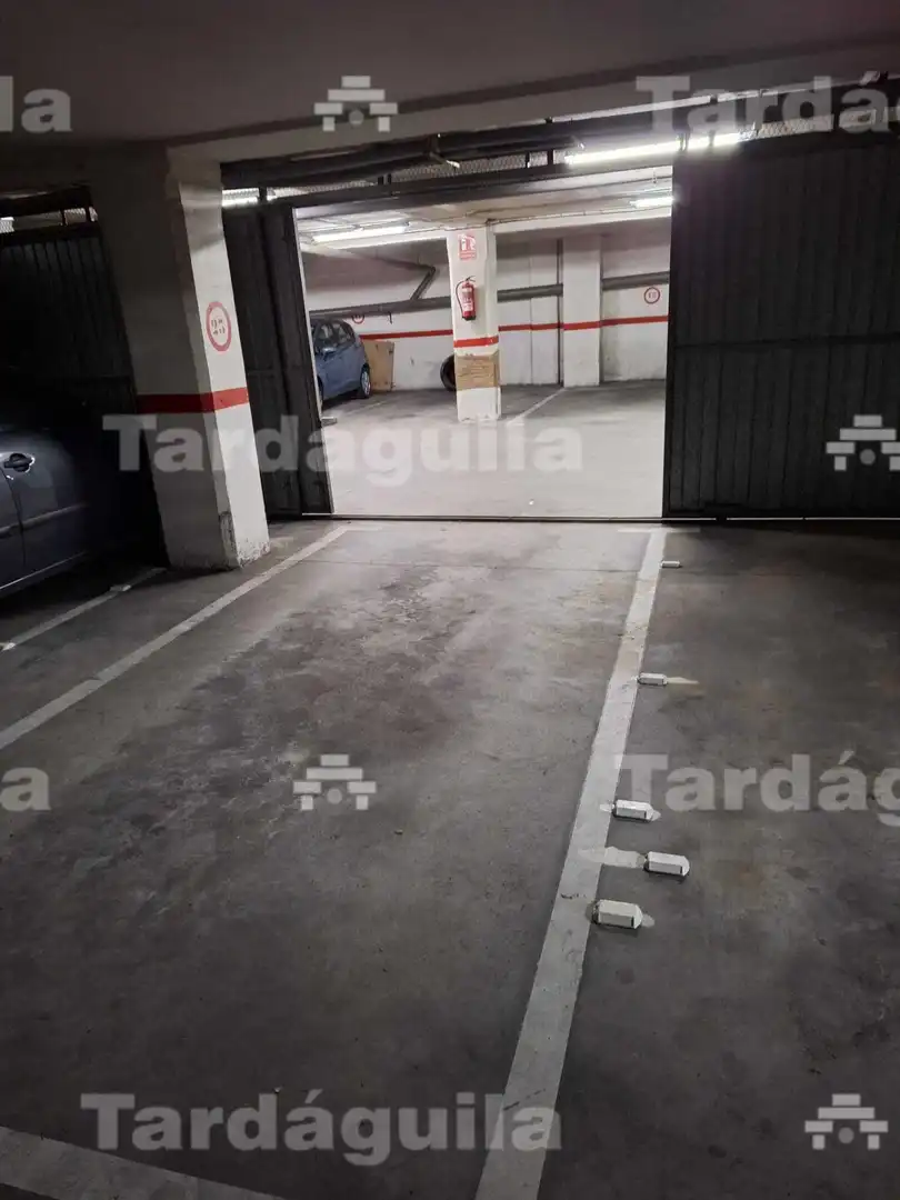 Parking de Piso en venta en Salamanca con Jardín privado, Terraza y Amueblado