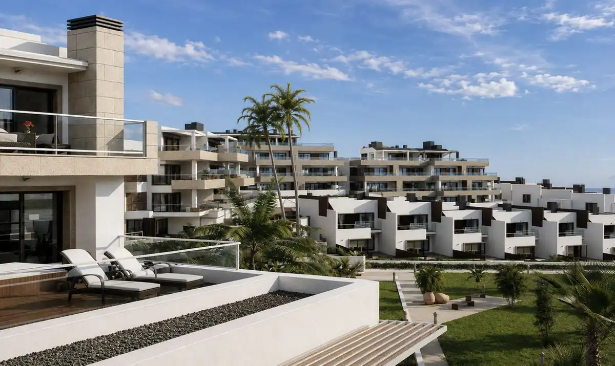 Vista exterior de Planta baixa en venda en La Alcaidesa amb Aire condicionat, Jardí privat i Terrassa