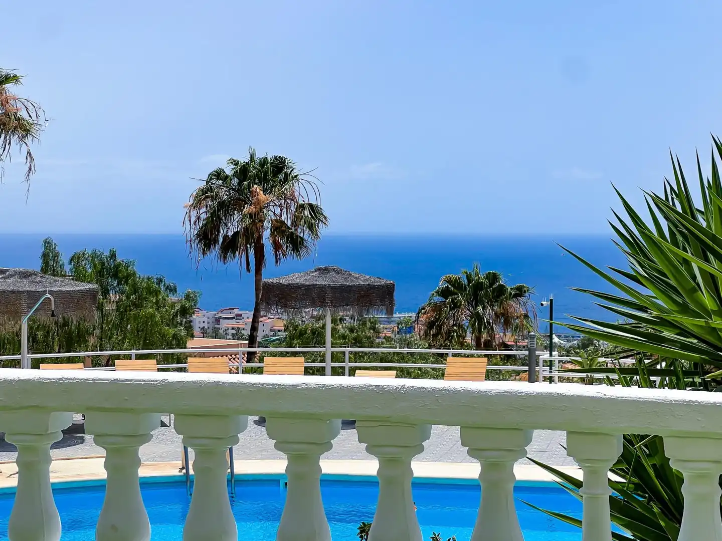 Vista exterior de Apartamento en venta en Adeje con Aire acondicionado, Terraza y Amueblado