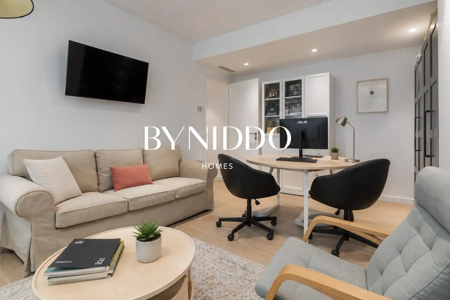 Sala d'estar de Planta baixa en venda en Sant Cugat del Vallès amb Aire condicionat, Calefacció i Jardí privat