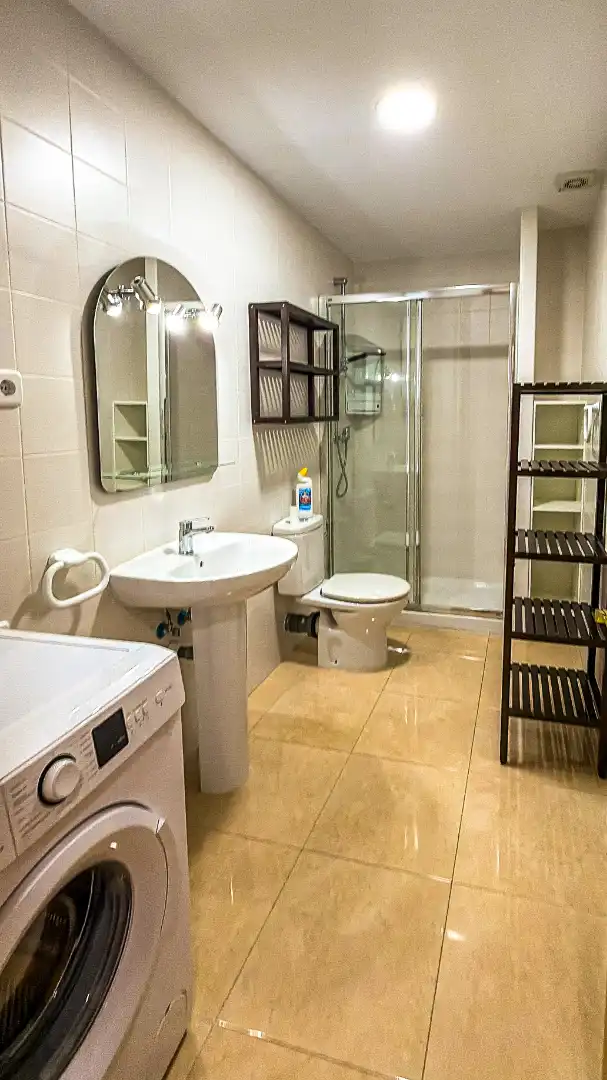 Badezimmer von Wohnung zur Miete in Getafe mit Klimaanlage, Heizung und Ofen