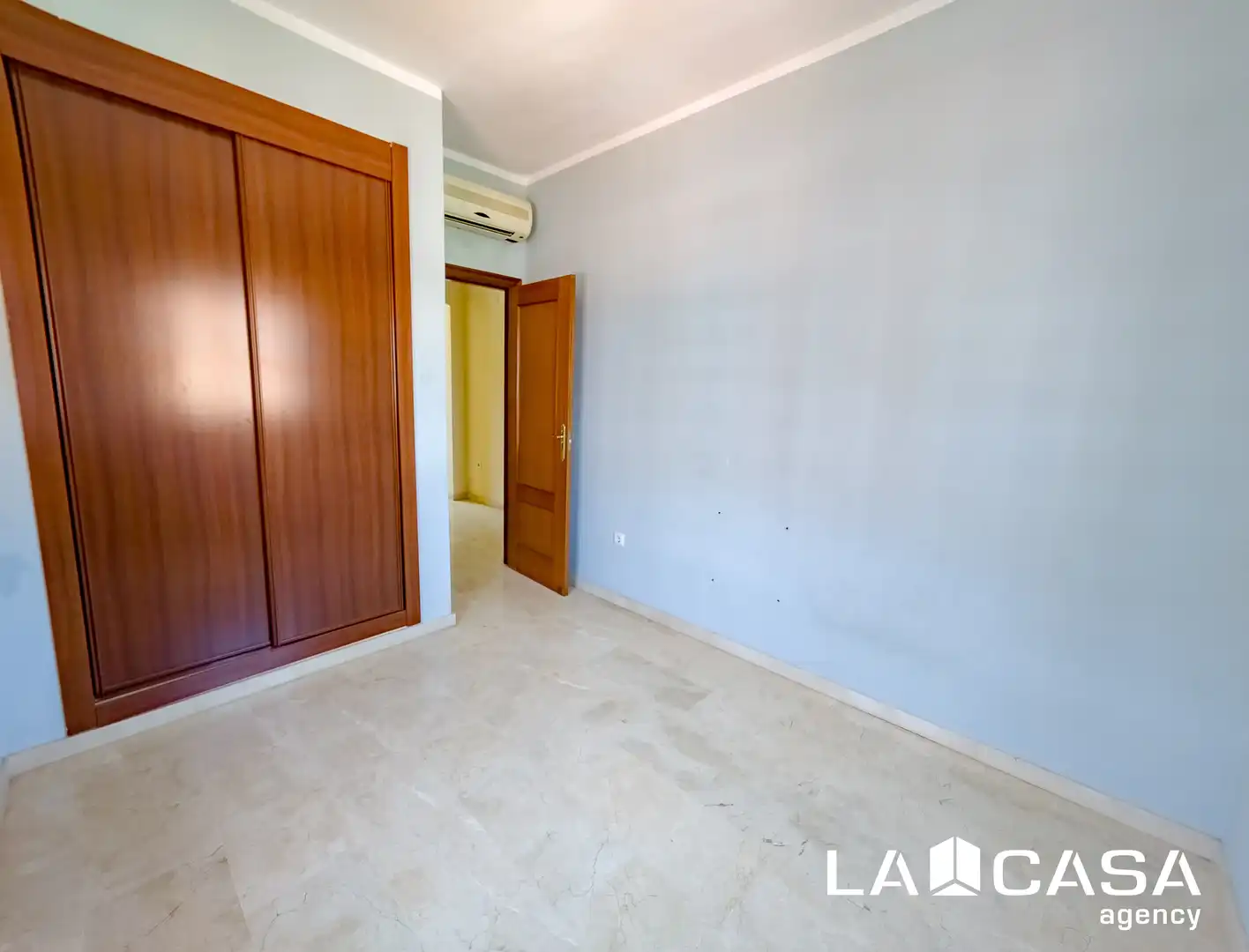 Casa adosada en venda en Dos Hermanas amb Terrassa, Traster i Balcó