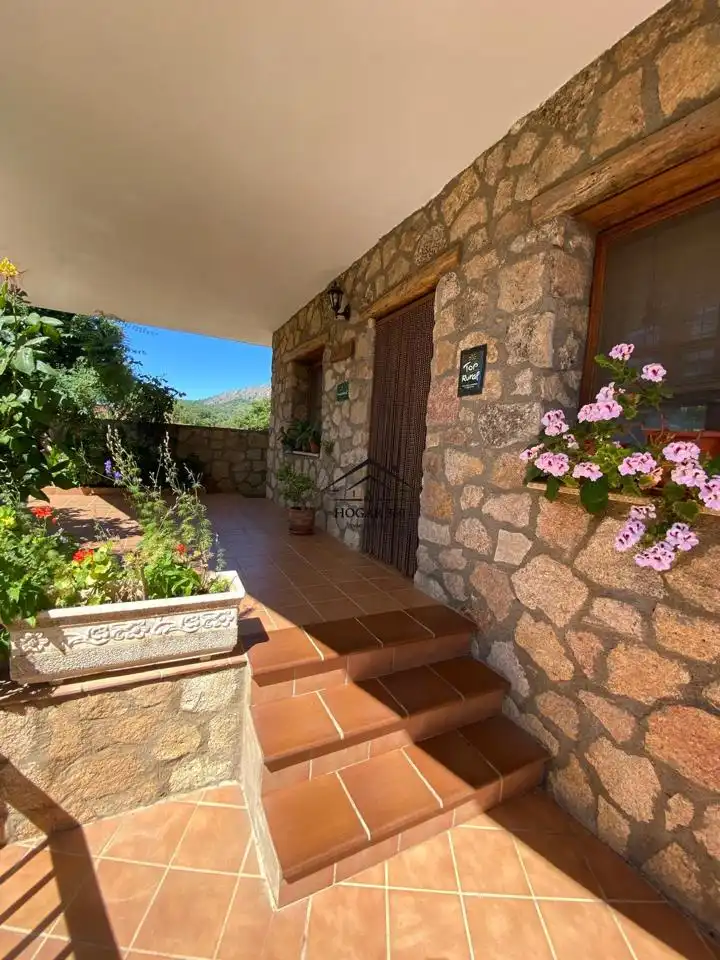 Vista exterior de Finca rústica en venda en Valencia de Alcántara amb Jardí privat, Terrassa i Piscina