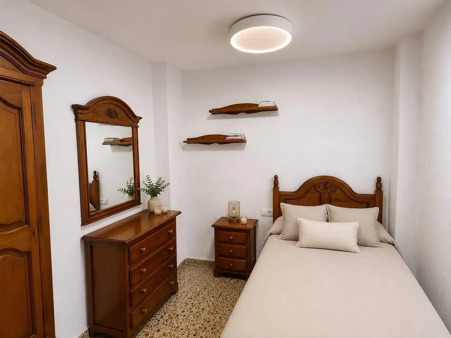 Bedroom of Apartments for rent in Almería