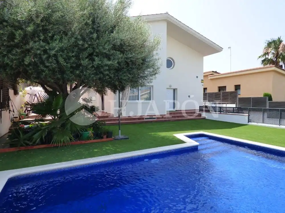 Jardí de Casa o xalet en venda en Alella amb Aire condicionat, Calefacció i Jardí privat