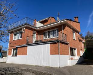 Exterior view of House or chalet for sale in Villaviciosa  with Terrace, Swimming Pool and Balcony