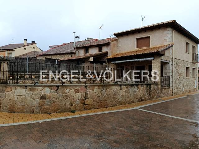 Casa adosada en Venta en Navarredonda y San Mamés