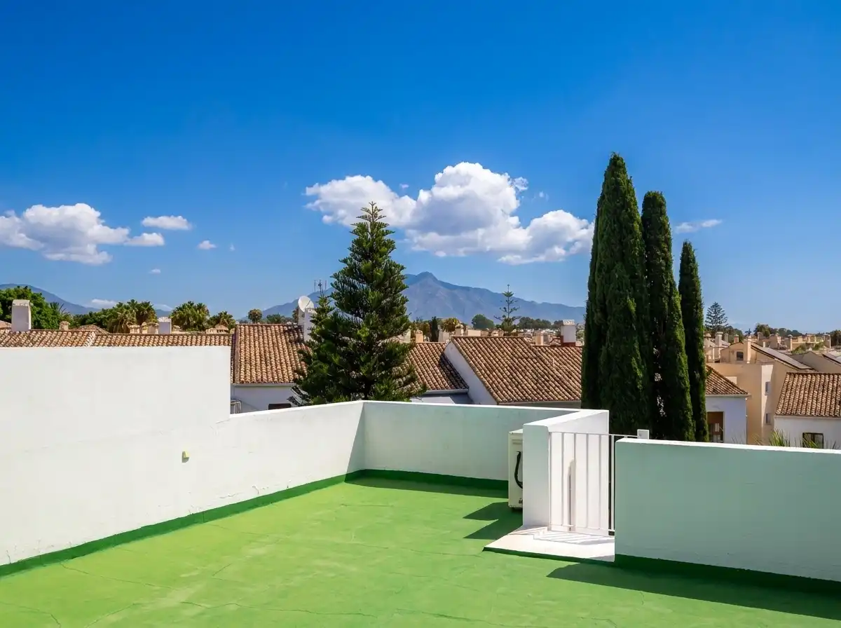 Außenansicht von Dachboden zum Verkauf in Estepona mit Klimaanlage, Heizung und Terrasse