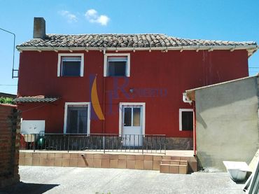 Casa con jardín en venta en Pajares de los Oteros