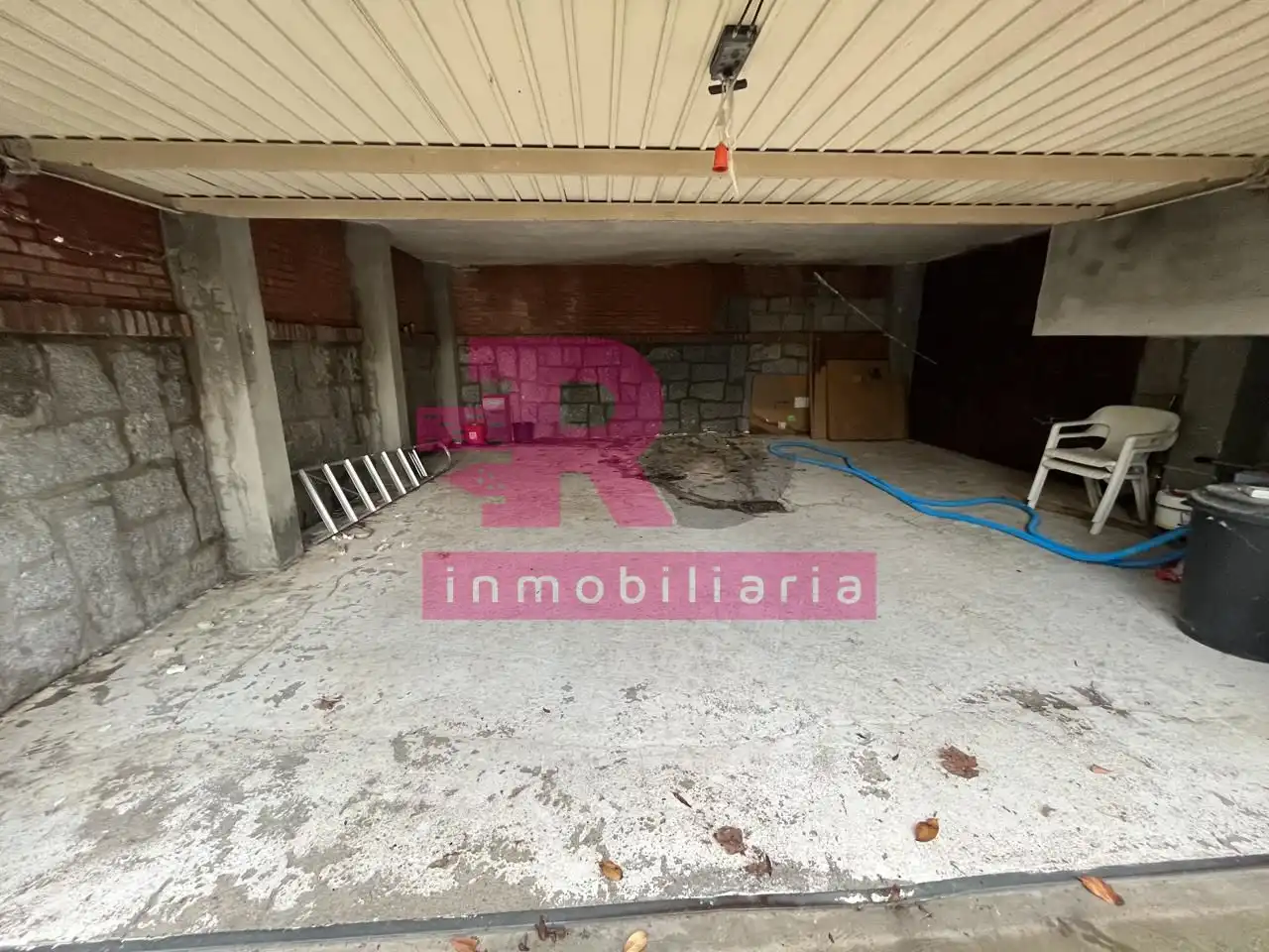 Aparcament de Casa o xalet en venda en Cabrerizos amb Calefacció, Jardí privat i Parquet