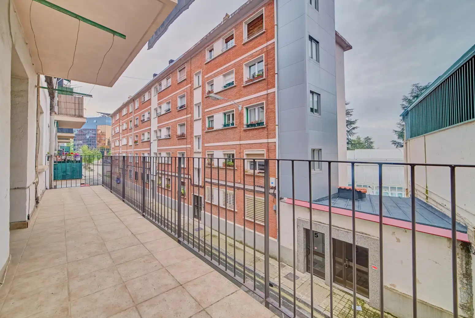 Vista exterior de Piso en venta en  Pamplona / Iruña con Calefacción, Parquet y Balcón