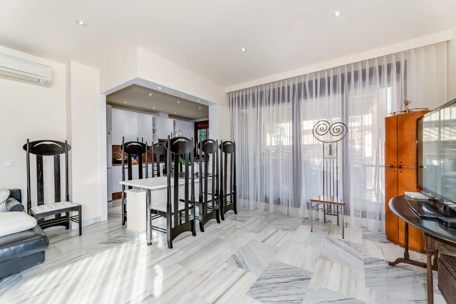 Dining room of Houses for sale in Benahavís  with Air Conditioner, Private garden and Terrace