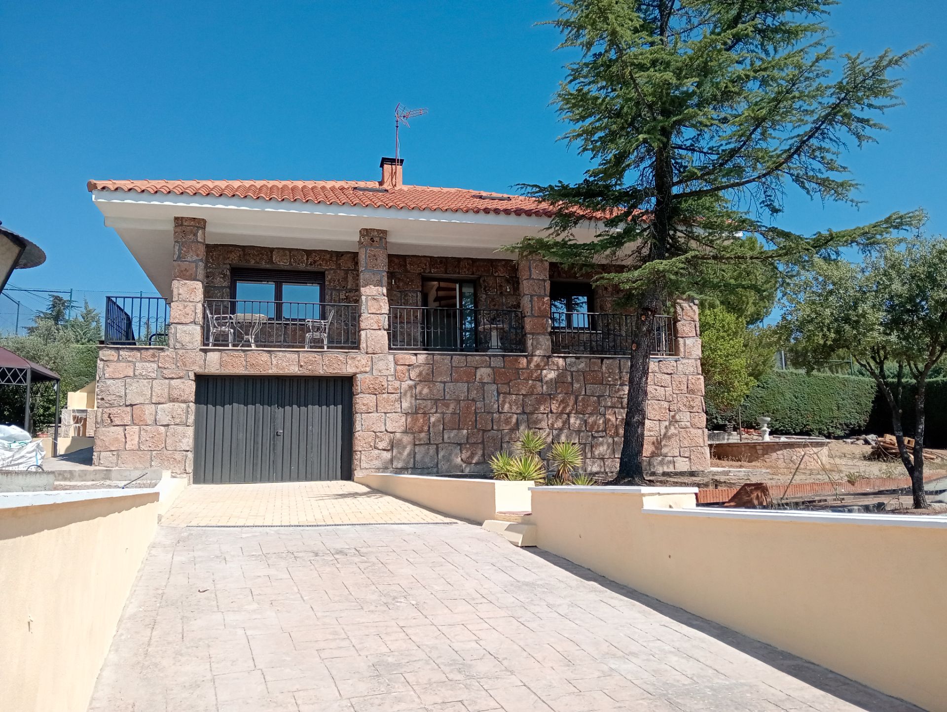 Vista exterior de Casa o chalet en venta en Valdemorillo con Calefacción, Jardín privado y Piscina