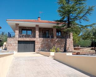 Vista exterior de Casa o xalet en venda en Valdemorillo amb Calefacció, Jardí privat i Piscina