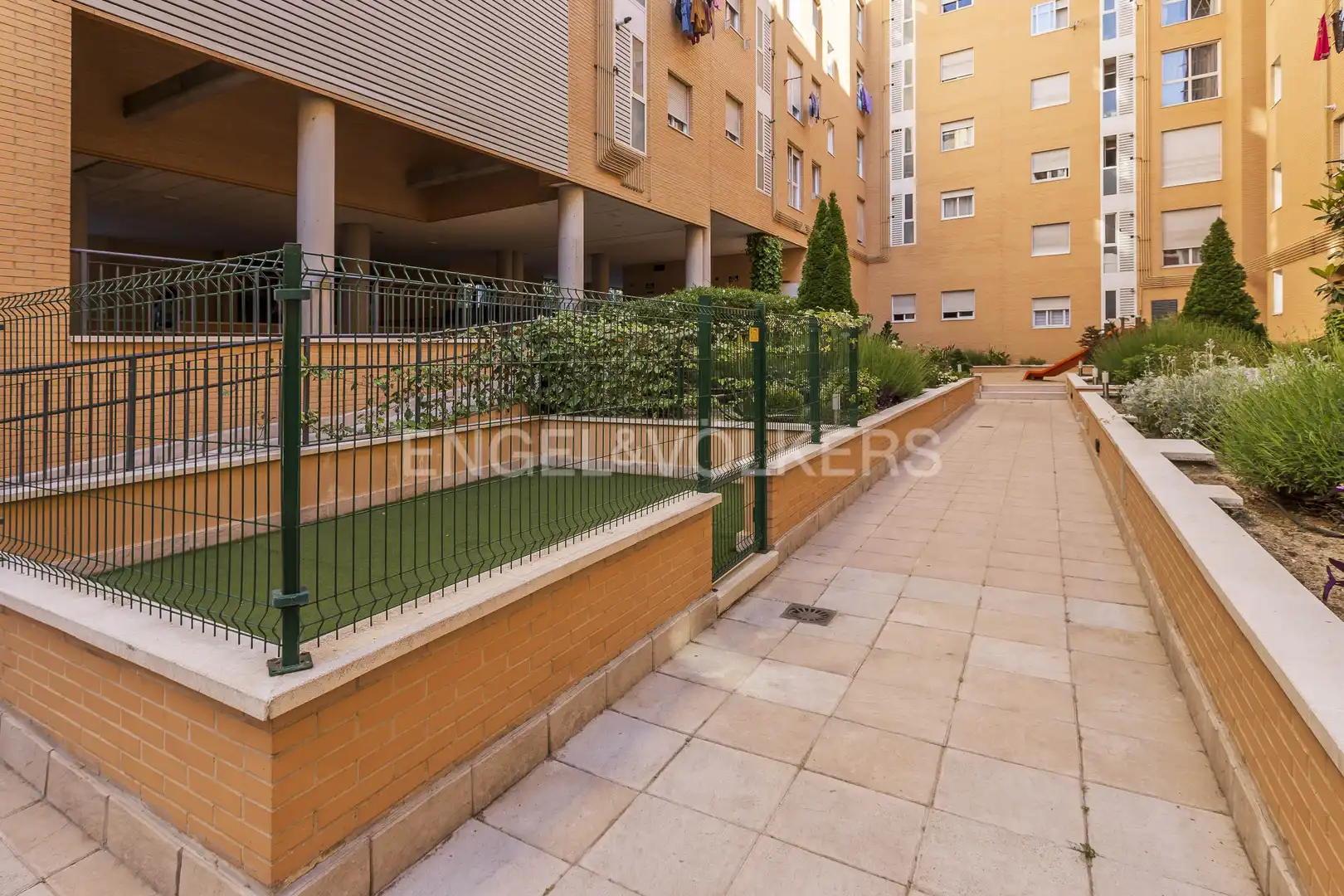 Vista exterior de Pis en venda en Madrid amb Calefacció, Traster i Sauna