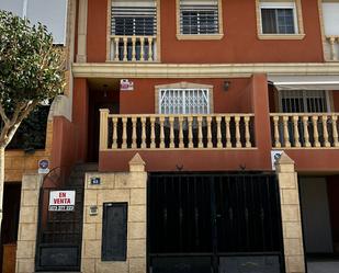 Vista exterior de Casa adosada en venda en Catral amb Balcó