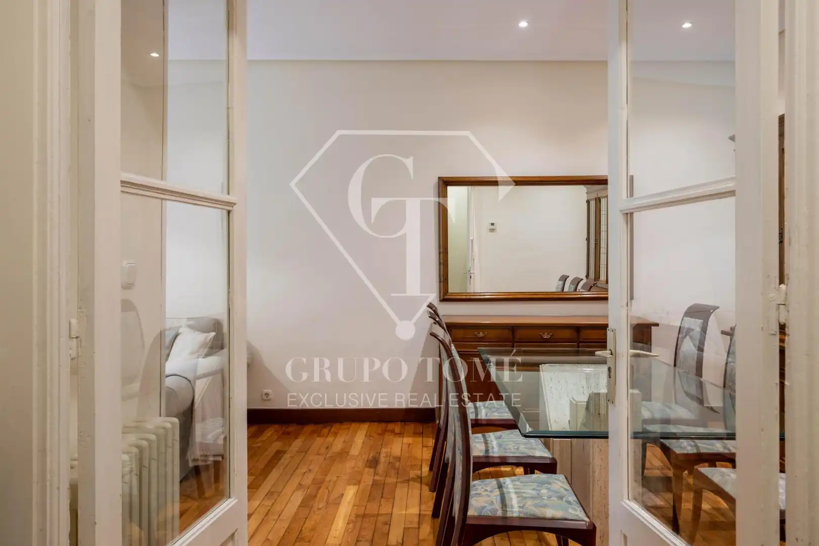 Comedor de Piso en venta en Donostia - San Sebastián  con Calefacción, Amueblado y Balcón