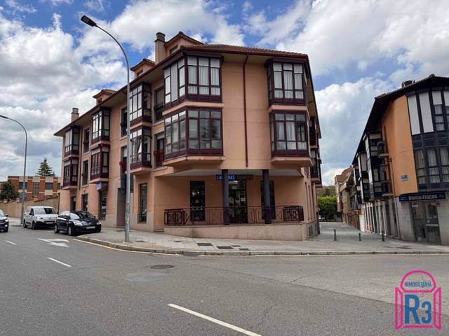 Local comercial en Venta en Arquitecto Ramón Cañas en San Mamés - La Palomera