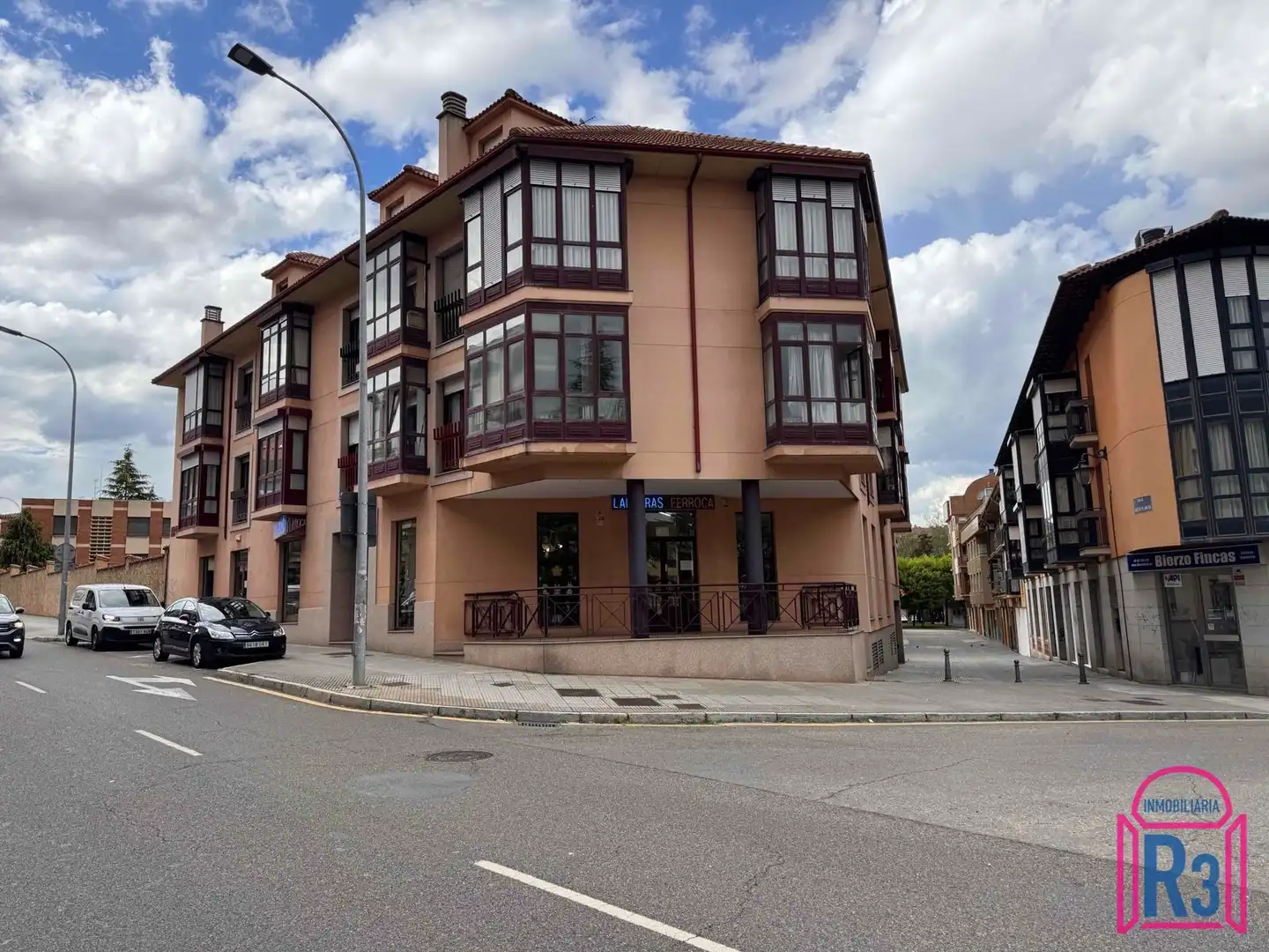 Local comercial en venda a Arquitecto Ramón Cañas