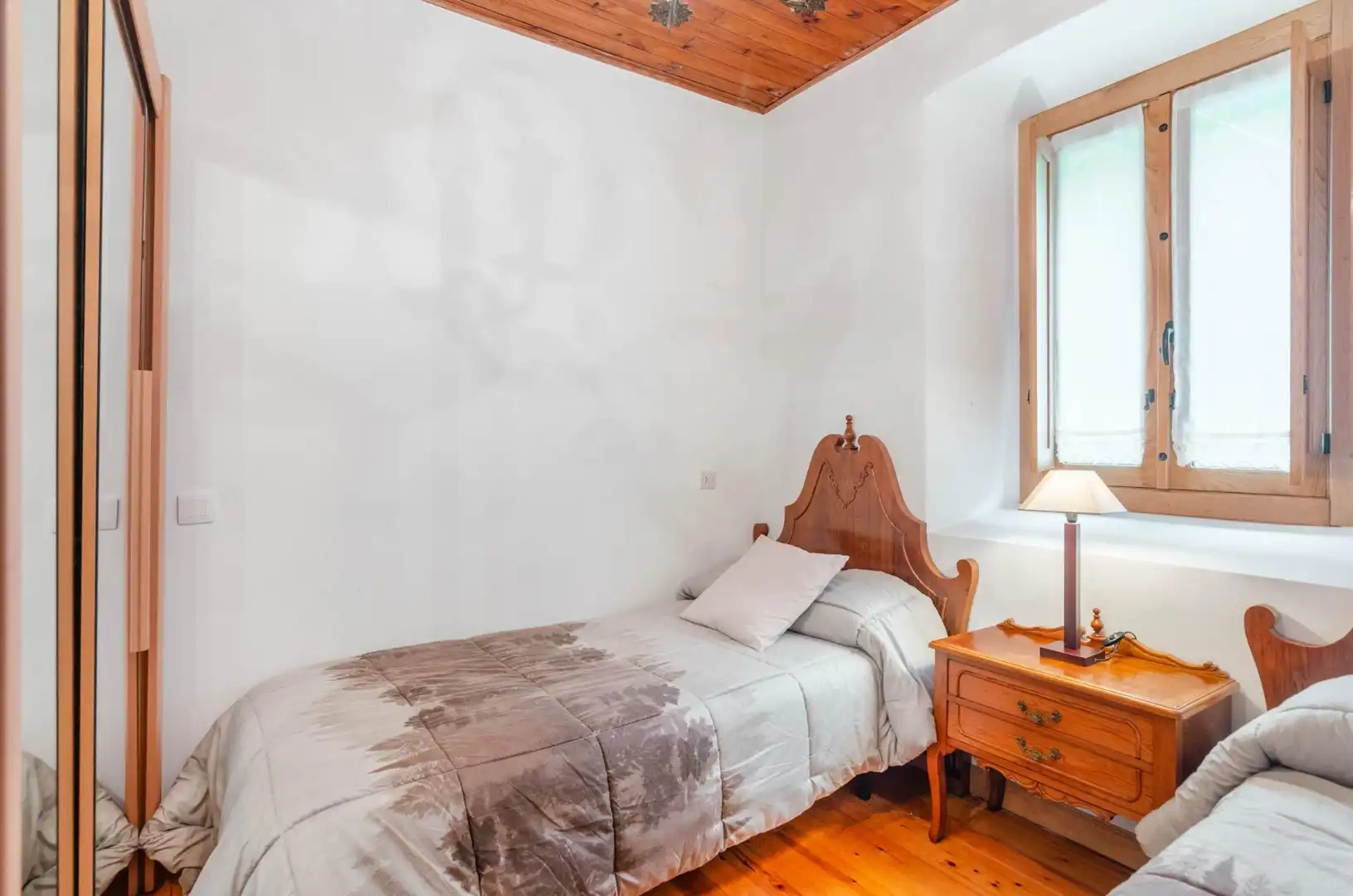 Habitación de Casa adosada en venta en Somiedo con Calefacción, Jardín privado y Trastero