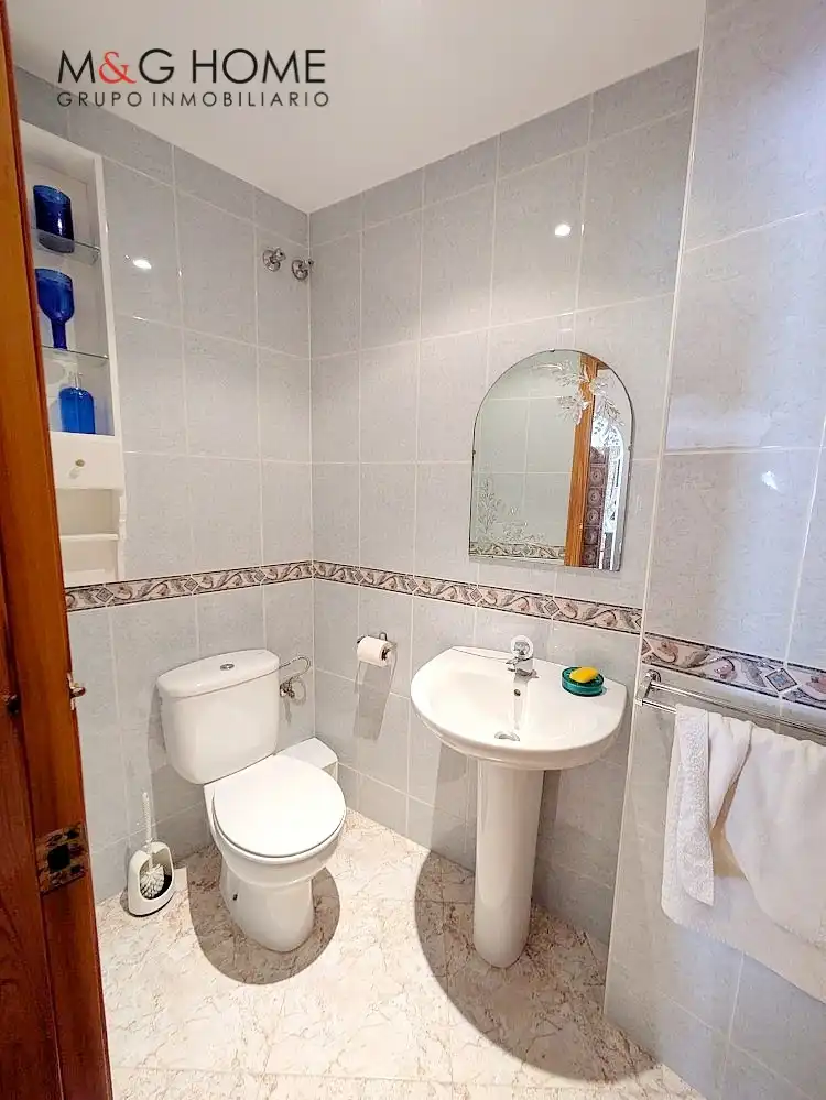 Badezimmer von Maisonette zum Verkauf in Nerja mit Terrasse, Abstellraum und Möbliert