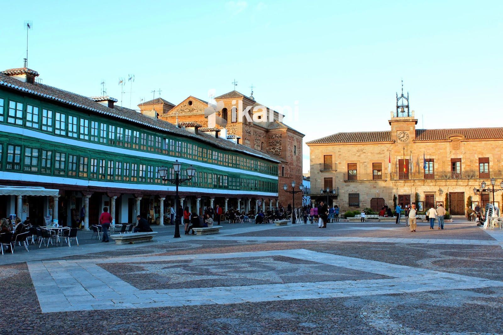 Vista exterior de Casa adosada en venda en Almagro amb Calefacció i Moblat