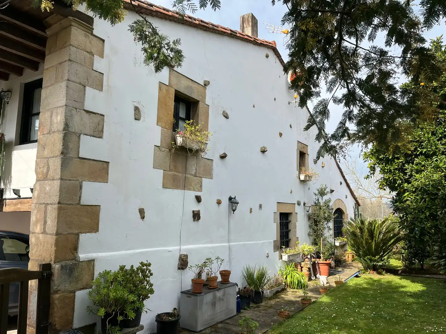 Vista exterior de Casa adosada en venda en Piélagos amb Calefacció, Jardí privat i Parquet