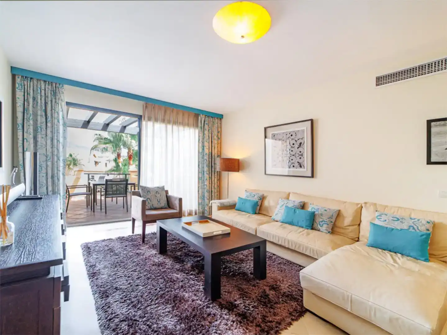 Wohnzimmer von Dachboden zum Verkauf in Estepona mit Klimaanlage