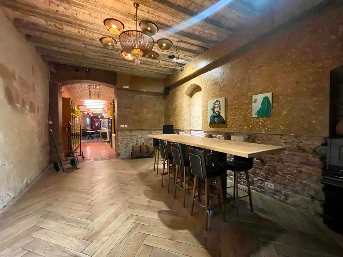 Commercial properties for transfer in Avinyo, Barri Gòtic